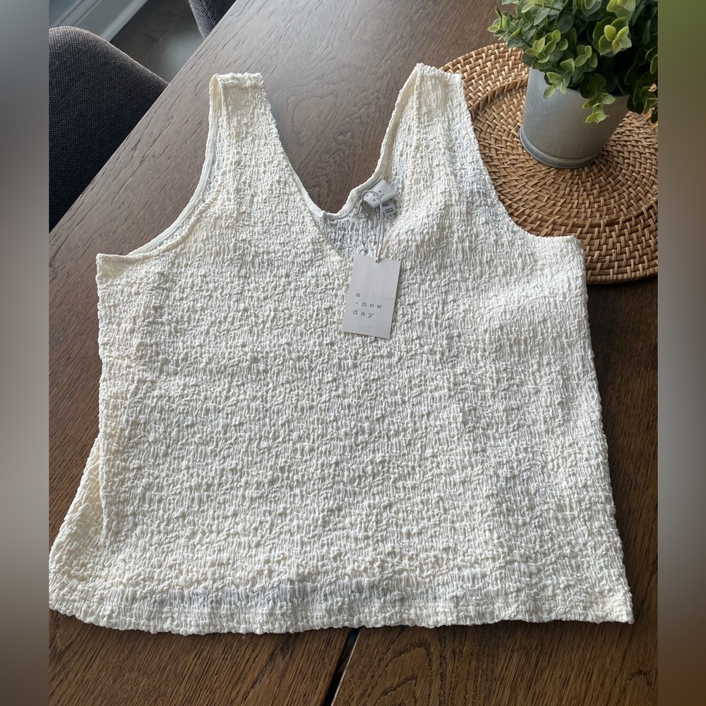 BRAND NEW textured white tank top size XXL